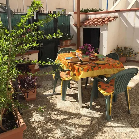 Only 50 Mt Far From The Beach B Apartment *